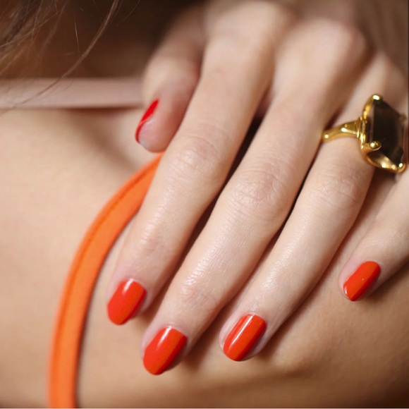Manicurist ‘Green’ Nail Polish: Coral Reef - Picture 6 of 8
